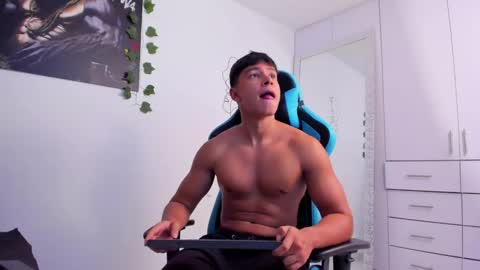 Oliver bray online show from 12-11-24, 01:05