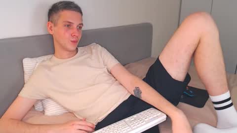 Oliver online show from 11-30-25, 01:04