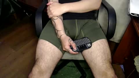 oliver_laid_2023 online show from 11-29-25, 06:38