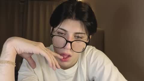 Snapshot of oliver_star_boy chatting on 01-12-26, 09:42 oliver online show from 01-12-26, 09:42