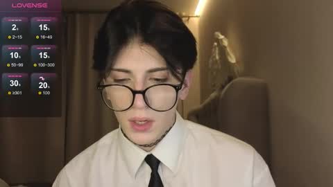 Snapshot of oliver_star_boy chatting on 01-17-26, 05:38 oliver online show from 01-17-26, 05:38