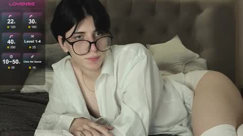 Snapshot of oliver_star_boy chatting on 02-17-26, 05:41 oliver online show from 02-17-26, 05:41