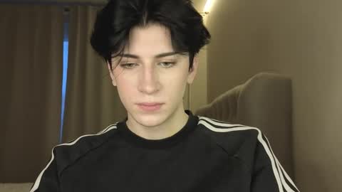 Snapshot of oliver_star_boy chatting on 02-27-26, 03:01 oliver online show from 02-27-26, 03:01