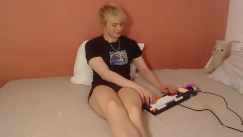 Oliver online show from 04-19-26, 01:16