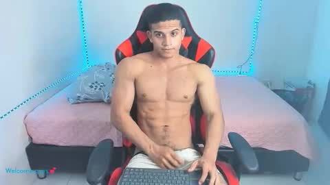 Snapshot of oliver_thompsson chatting on 05-12-26, 03:47 oliver thompsson online show from 05-12-26, 03:47