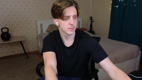 Snapshot of oliver_travis chatting on 12-19-24, 12:02 Oliver Evans online show from 12-19-24, 12:02