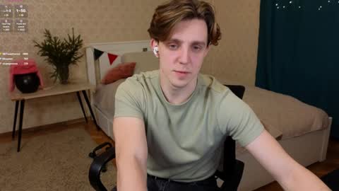 Snapshot of oliver_travis chatting on 01-10-25, 02:25 Oliver Evans online show from 01-10-25, 02:25