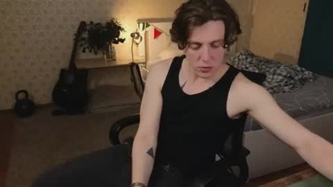 Snapshot of oliver_travis chatting on 06-18-26, 05:30 Oliver Evans online show from 06-18-26, 05:30