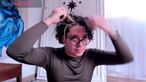 Snapshot of oliver_usher chatting on 01-26-25, 07:41 Mr Blue Sky online show from 01-26-25, 07:41