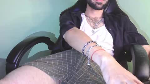 Snapshot of olivereff chatting on 04-30-26, 01:34 Oliver online show from 04-30-26, 01:34