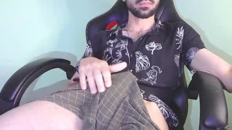 Snapshot of olivereff chatting on 05-20-26, 04:13 Oliver online show from 05-20-26, 04:13