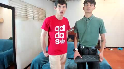 Snapshot of oliverhot2005 chatting on 02-08-25, 07:49 oliverhot2005 online show from 02-08-25, 07:49