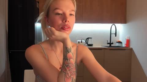 Olivia 3 online show from 01-05-25, 09:47