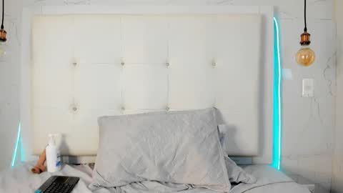  olivia  online show from 11-21-25, 09:13