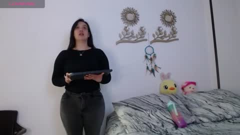 Snapshot of olivia_col chatting on 06-14-26, 01:36 Olivia Gonzales online show from 06-14-26, 01:36