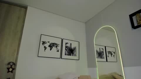 Snapshot of olivia_collisn chatting on 01-18-26, 12:09 Olivia Collins online show from 01-18-26, 12:09