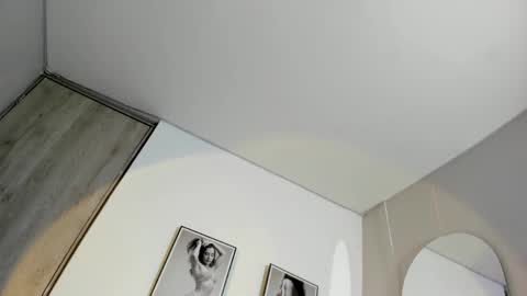 Snapshot of olivia_collisn chatting on 04-30-26, 12:00 Olivia Collins online show from 04-30-26, 12:00