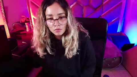  OLIVIA  online show from 11-21-25, 03:38