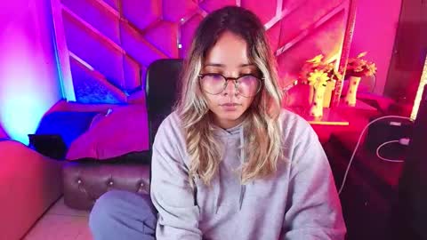  OLIVIA  online show from 11-24-25, 04:01