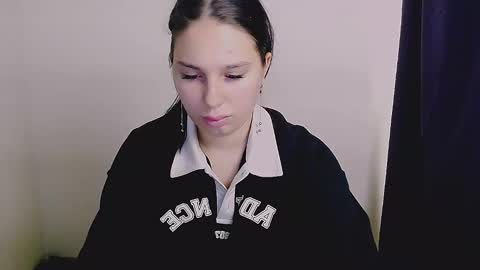 Olivia online show from 09-25-25, 03:54