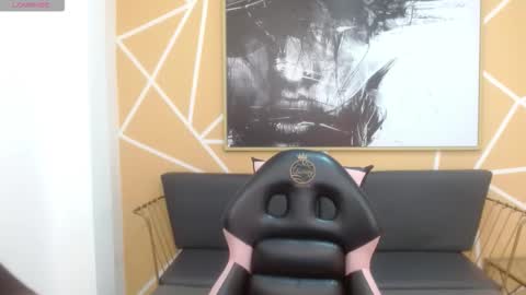 Snapshot of olivia_russo chatting on 01-11-26, 01:05 Olivia online show from 01-11-26, 01:05