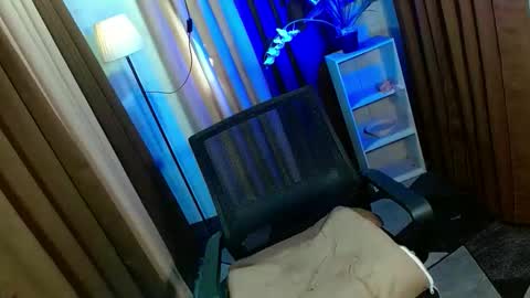 Miss OLIVIA online show from 12-21-25, 06:31