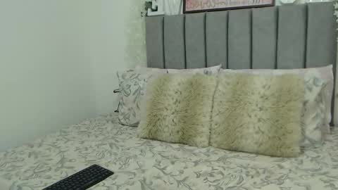 Snapshot of olivia_valentti chatting on 06-03-26, 02:36 Olivia online show from 06-03-26, 02:36