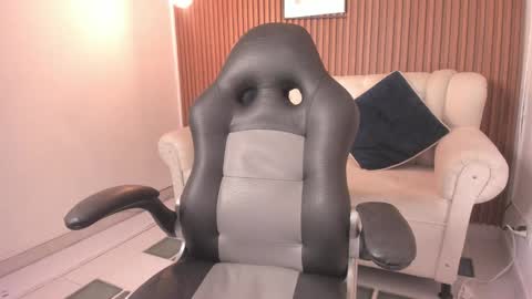 Olivia Evangelista online show from 02-08-25, 06:22