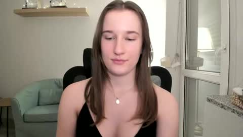 Oliwiaa2004 online show from 12-15-24, 09:09