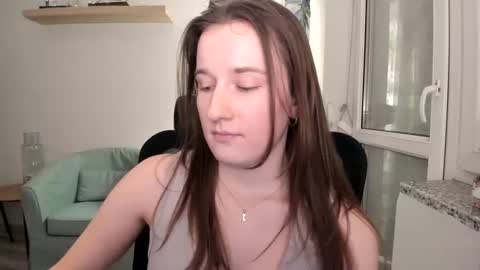 Oliwiaa2004 online show from 02-11-25, 06:33