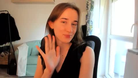 Snapshot of oliviaaa2003 chatting on 05-24-26, 12:43 Oliwiaa2004 online show from 05-24-26, 12:43