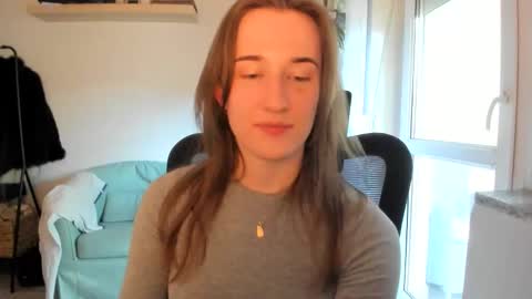 Snapshot of oliviaaa2003 chatting on 05-27-26, 03:20 Oliwiaa2004 online show from 05-27-26, 03:20
