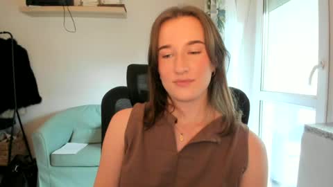Snapshot of oliviaaa2003 chatting on 06-29-26, 01:11 Oliwiaa2004 online show from 06-29-26, 01:11