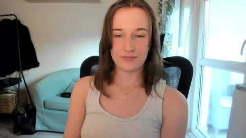 Snapshot of oliviaaa2003 chatting on 07-15-26, 05:40 Oliwiaa2004 online show from 07-15-26, 05:40