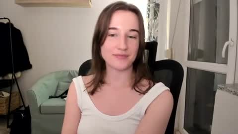 Snapshot of oliviaaa2003 chatting on 07-26-26, 07:32 Oliwiaa2004 online show from 07-26-26, 07:32