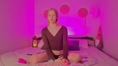 oliviaapink online show from 12-05-25, 05:20