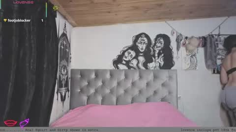 oliviabluee10 online show from 06-26-26, 12:26