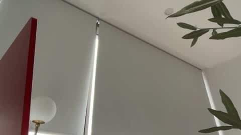 Snapshot of oliviabrookess chatting on 11-25-25, 08:09 Olivia Brookes online show from 11-25-25, 08:09