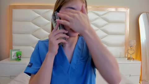 Snapshot of oliviacameron chatting on 06-06-26, 06:12 OLIV online show from 06-06-26, 06:12