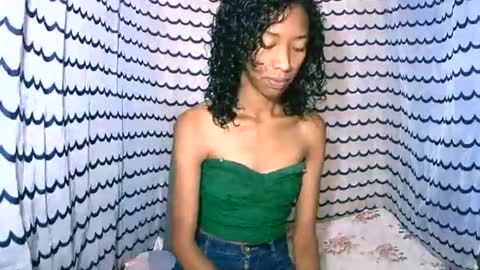 oliviah27 online show from 10-31-25, 08:26