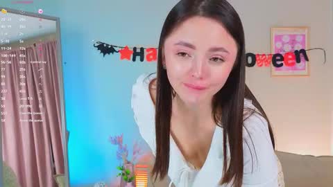 Olivia online show from 10-28-25, 07:23