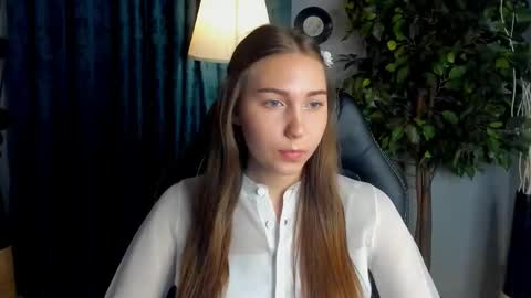 Snapshot of olivialangs chatting on 03-31-26, 02:06 olivialangs online show from 03-31-26, 02:06