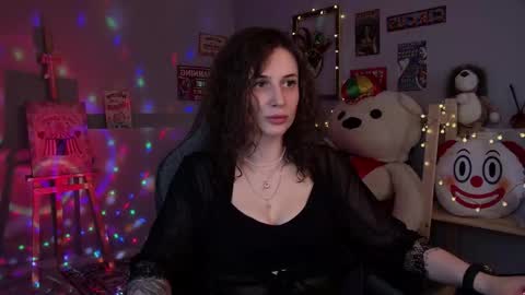 Snapshot of oliviamcclean chatting on 05-28-26, 09:17 Liv online show from 05-28-26, 09:17