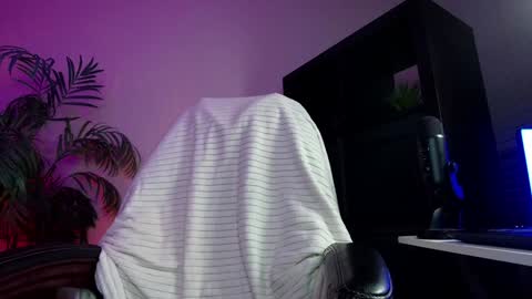 Olivia Owens online show from 02-26-25, 09:21