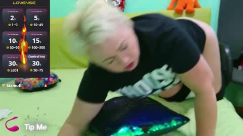 Snapshot of oliviaparadise chatting on 11-06-25, 02:18 oliviaparadise online show from 11-06-25, 02:18