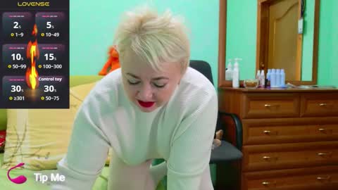 Snapshot of oliviaparadise chatting on 11-11-25, 02:22 oliviaparadise online show from 11-11-25, 02:22