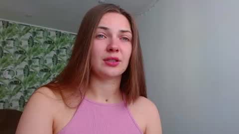 Snapshot of oliviashiny chatting on 06-18-26, 04:24 Olivia online show from 06-18-26, 04:24