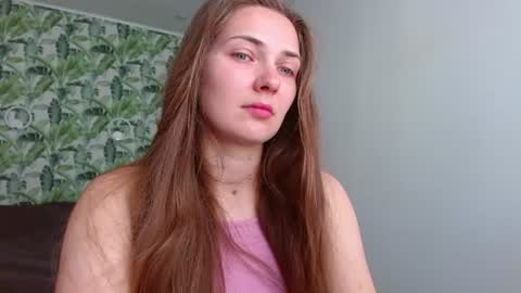 Snapshot of oliviashiny chatting on 06-30-26, 04:13 Olivia online show from 06-30-26, 04:13