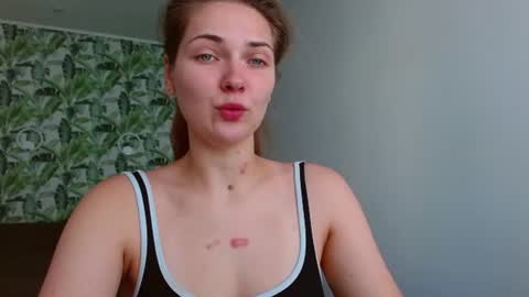 Snapshot of oliviashiny chatting on 08-03-26, 04:11 Olivia online show from 08-03-26, 04:11