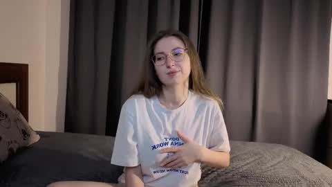 Kylie online show from 12-17-25, 06:14